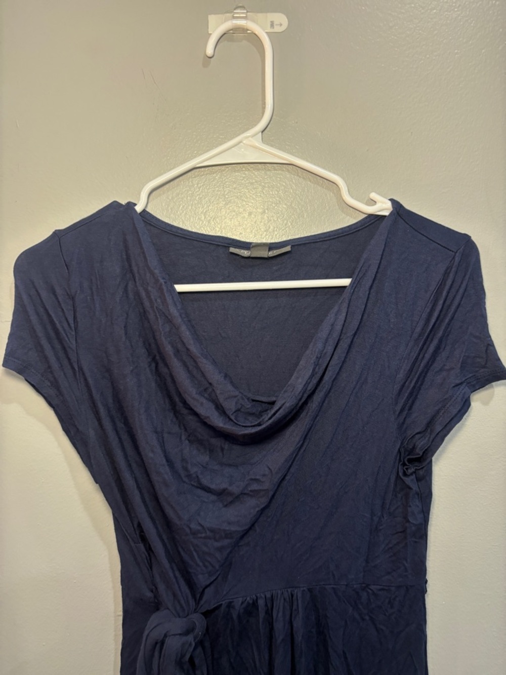Maternity A Pea in the Pod Women's Navy Wrap-Style Dress with Tie Waist Small - Picture 3 of 4